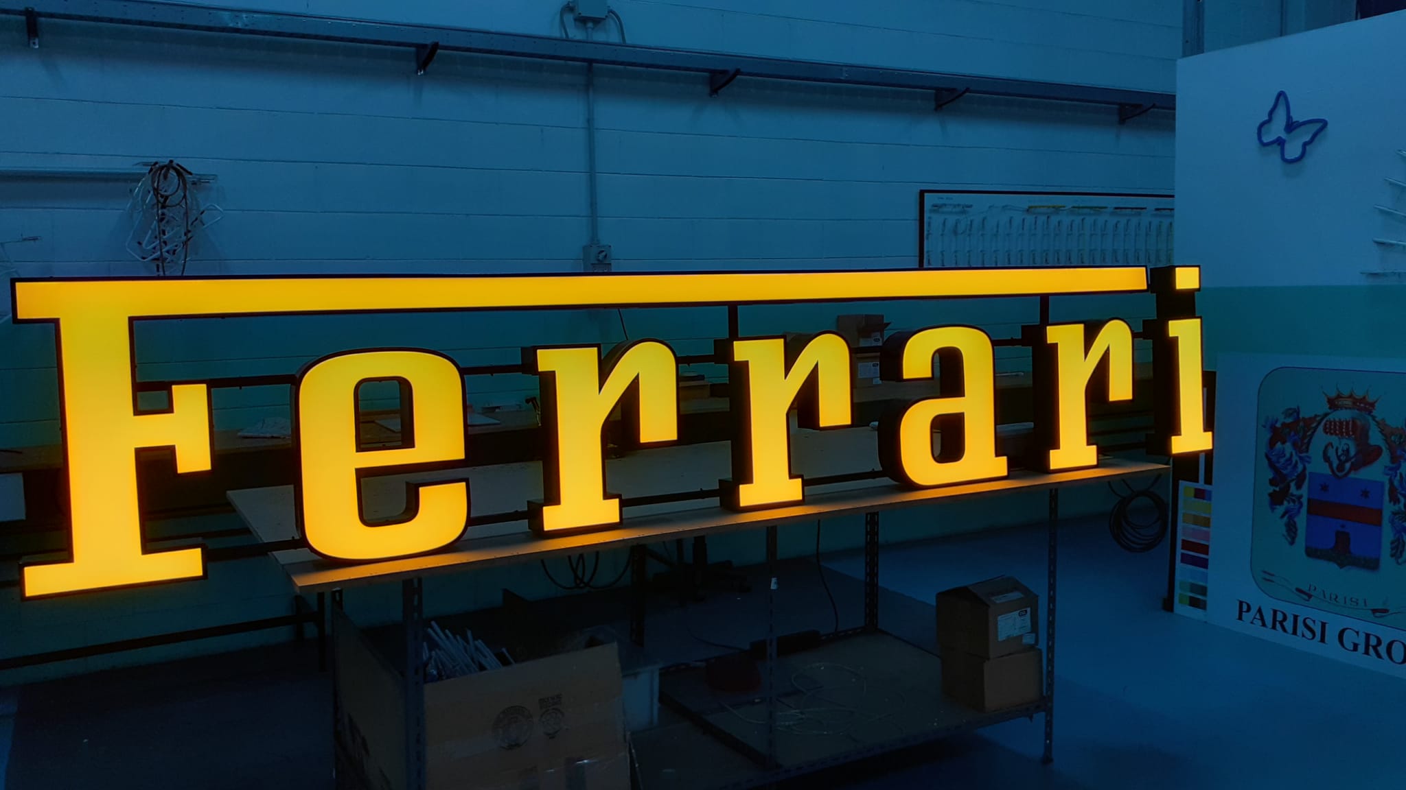 Ferrari Lettere scatolate Milano